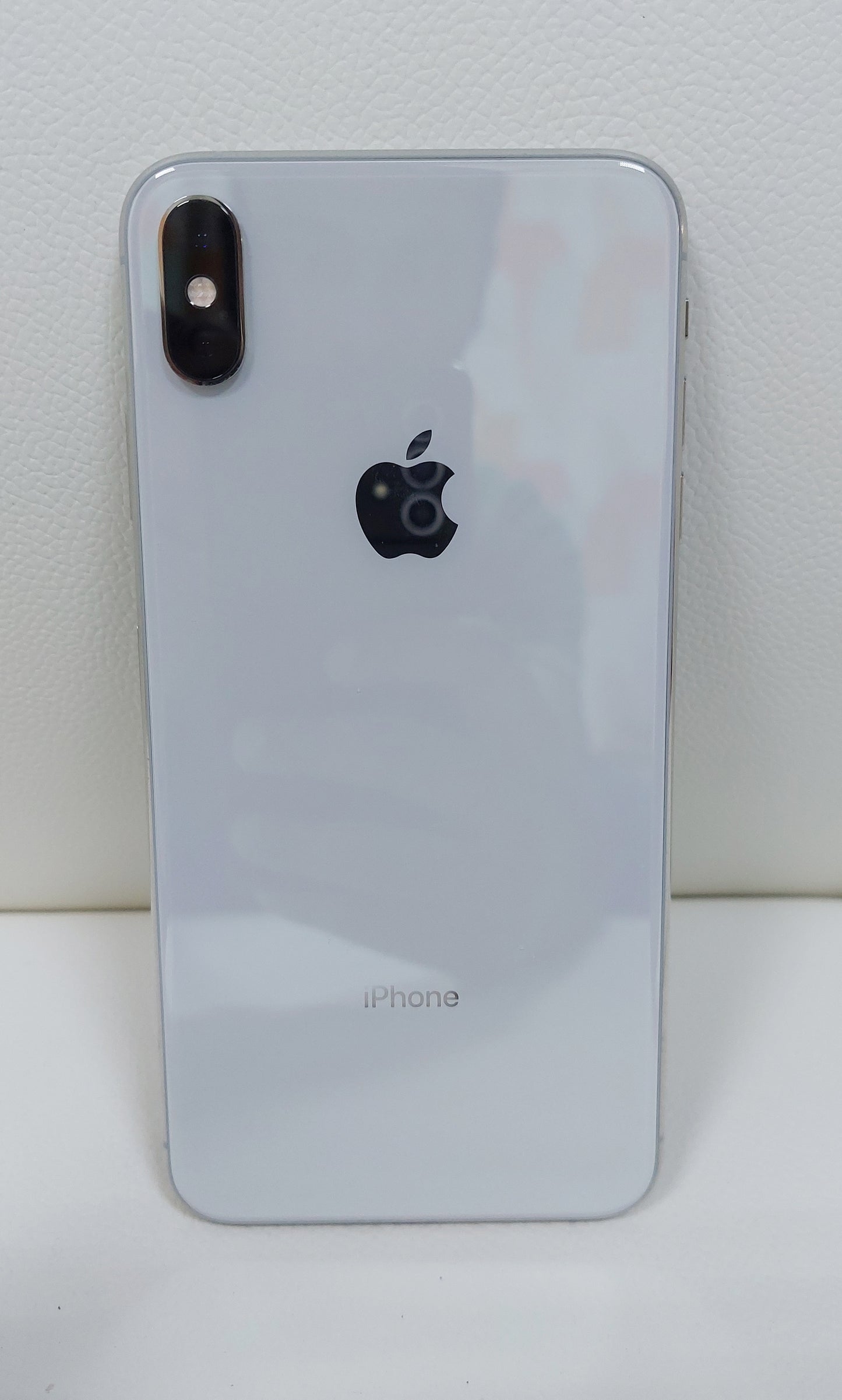 Apple iPhone X with FaceTime - 64GB, 4G LTE, White