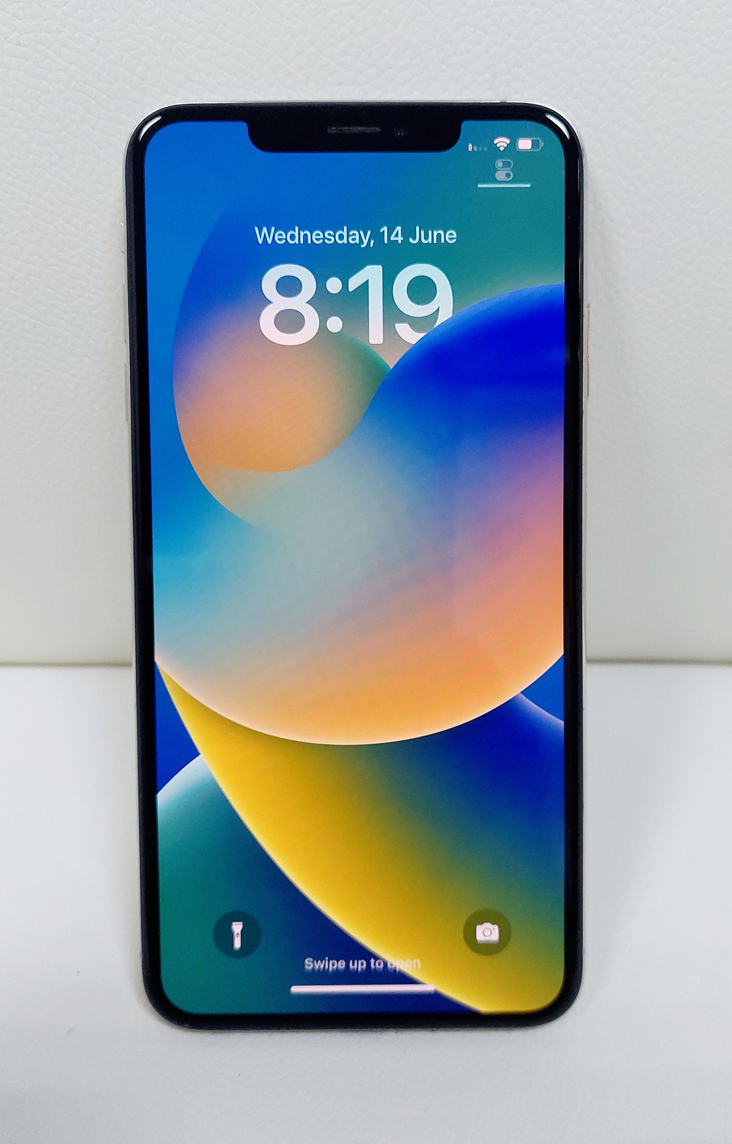 Apple iPhone X with FaceTime - 64GB, 4G LTE, White