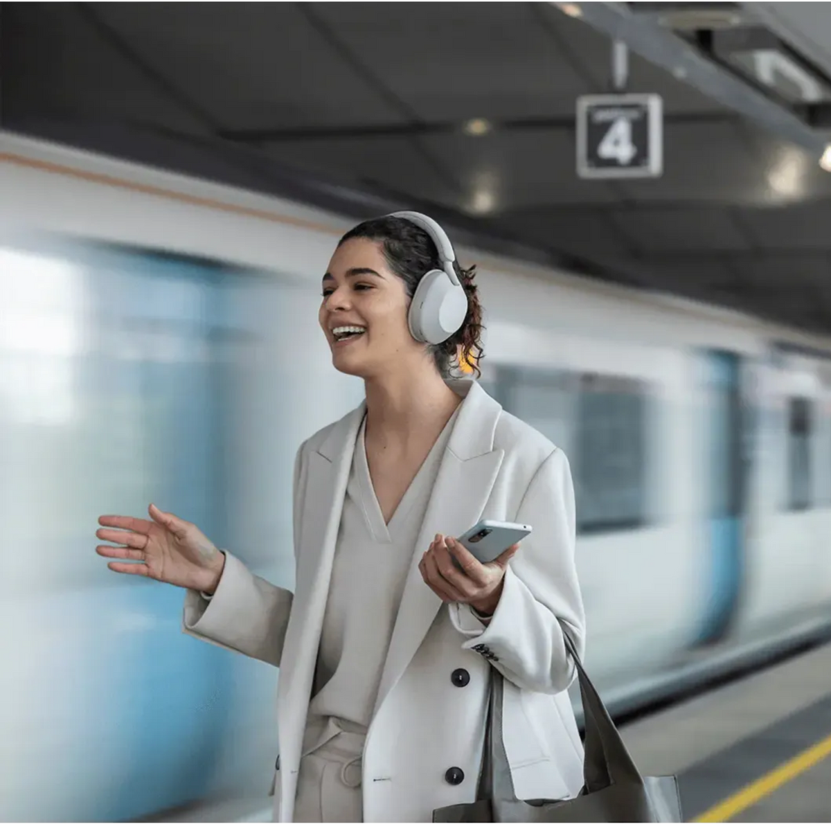 Sony Wireless Noise Cancelling Headphones, Silver - WH-1000XM5