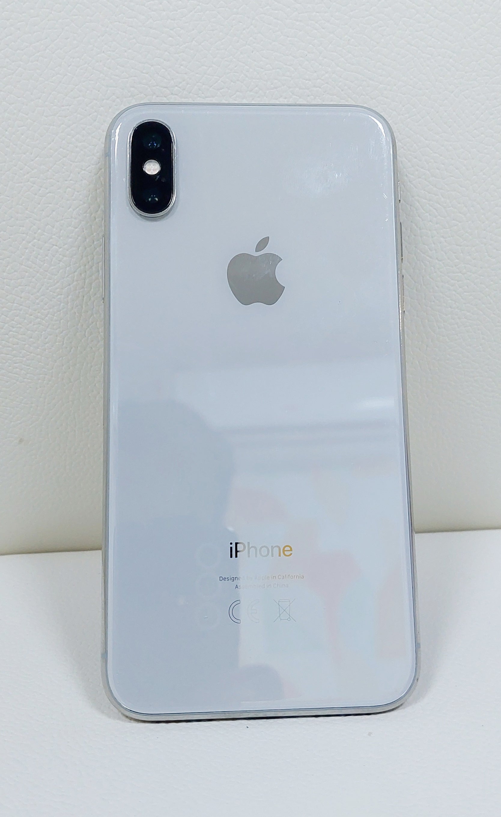 Apple iPhone XS Max with FaceTime - 64GB, 4G LTE, White